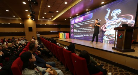 Kepez’de 2. Dünya Savaşı’ndan günümüze yapay zekanın evrimi anlatıldı