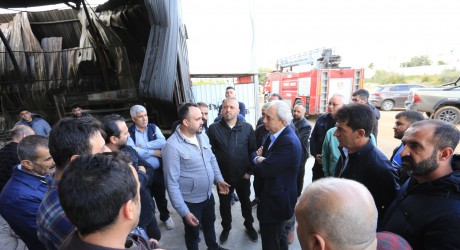 Kocagöz, Hurdacılar Sitesi’nde esnafın yanında