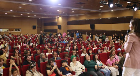 Kepez Kitap Fuarı’nda ‘Cumhuriyet’in İlk Sabahı’na duygusal yolculuk