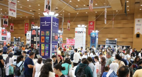 Kitap tutkunları Kepez Kitap Fuarı’na akın etti