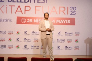 Yazar Mustafa Sekban, Kepez Kitap Fuarı’nda öğrenciler için konuştu