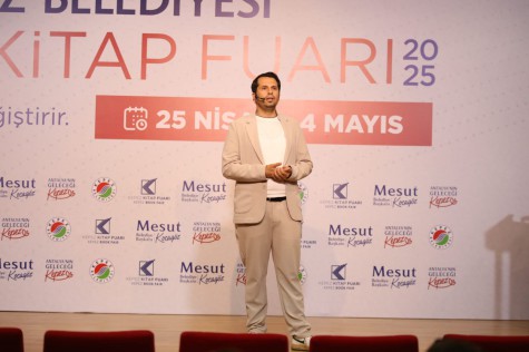 Yazar Mustafa Sekban, Kepez Kitap Fuarı’nda öğrenciler için konuştu