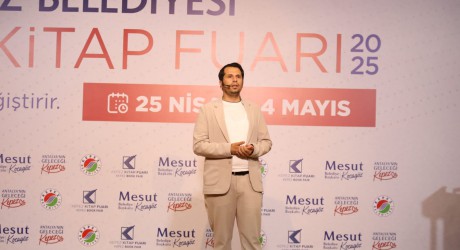 Yazar Mustafa Sekban, Kepez Kitap Fuarı’nda öğrenciler için konuştu