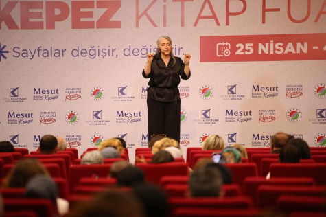 Yazar Saadet Şen, Kepez Kitap Fuarı’nda
