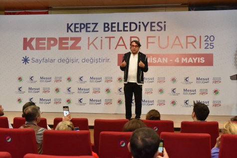 Barbaros Şansal Kepez Kitap Fuarı’nda