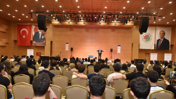 Kepez Belediyesi’nden Gri Koç ile sınav taktikleri semineri  