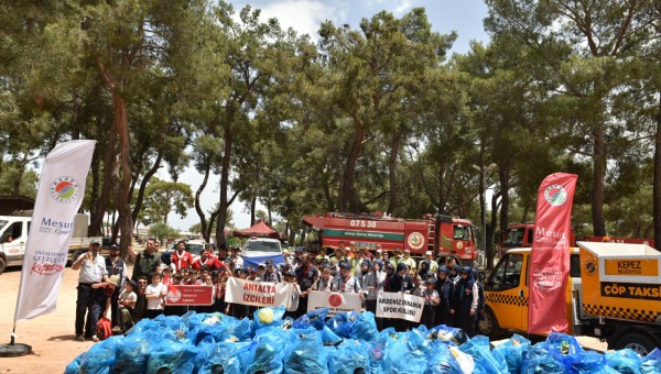 Kepez Belediyesi ve öğrencilerden anlamlı çevre temizliği 