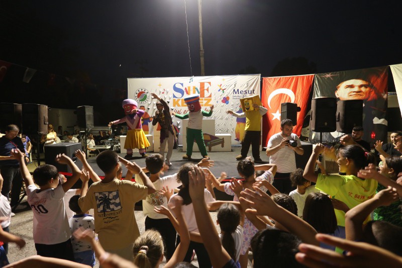 Sahne Kepez: Duraliler’de Neşeli Bir Yaz Akşamı