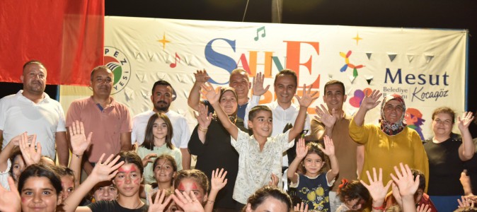 ‘Sahne Kepez’  Zeytinlik Mahallesi’ni şenlendirdi