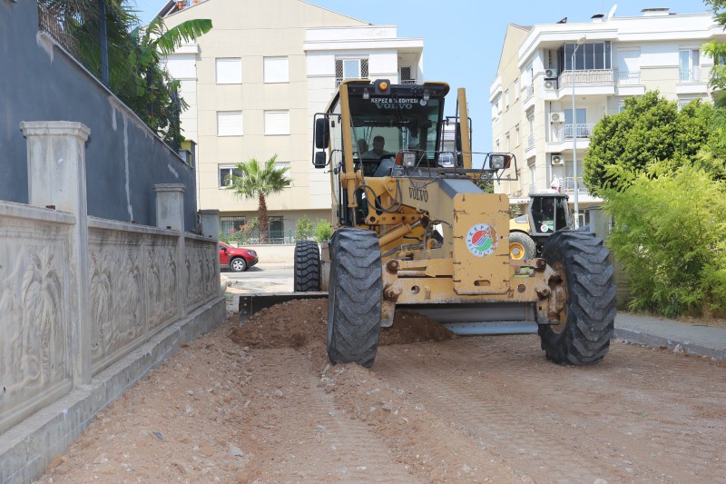 Kepez’de TOKİ Yollarına 900 Ton Asfalt!