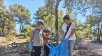 Kepez, öğrencilerle birlikte ormandaki çöpleri temizledi