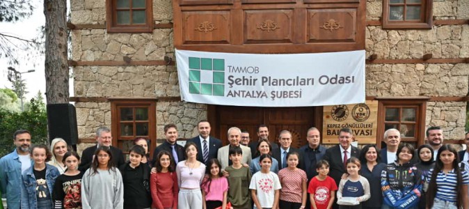 Dokumapark’ta çocukların gelecek şehir hayalleri tuvallere yansıdı