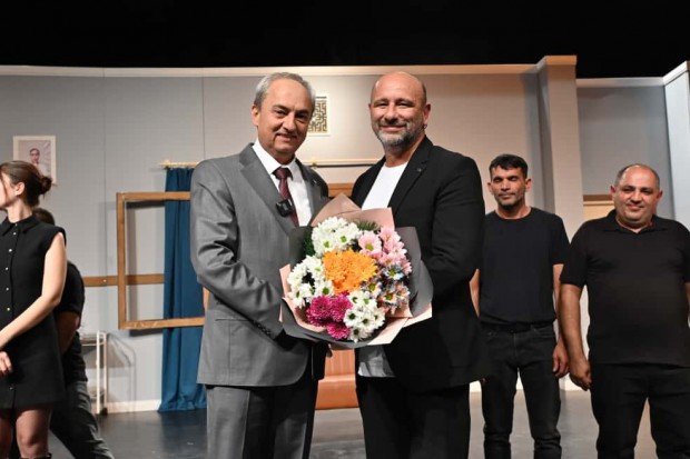 Kaç baba kaç, Kepez sahnesinde seyirciyle buluştu…