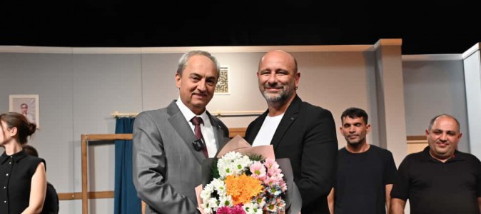 Kaç baba kaç, Kepez sahnesinde seyirciyle buluştu…