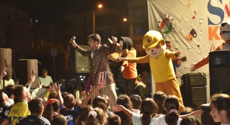 Karşıyaka ve Esentepe’de “Sahne Kepez” coşkusu