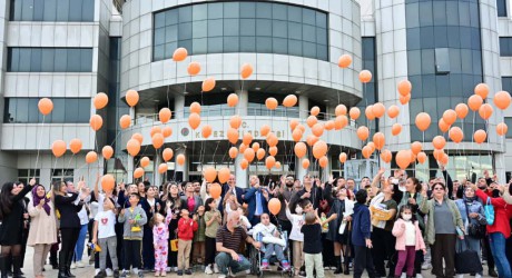 Kepez’de lösemiye karşı turuncu umutlar gökyüzüne yükseldi