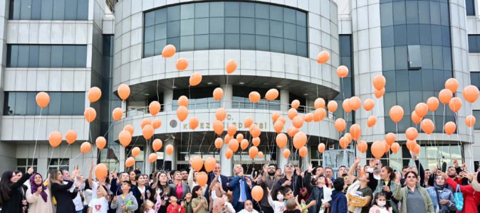 Kepez’de lösemiye karşı turuncu umutlar gökyüzüne yükseldi