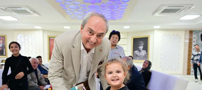 Başkan Kocagöz’ü duygulandıran minik ziyaretçi