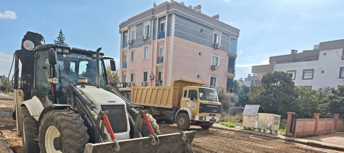 Mehmet Akif Ersoy Mahallesi’nde yollar sıcak asfalta hazırlanıyor