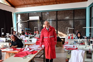 Kocagöz, kadın emeğiyle büyüyen Tekstil Atölyesi’ni ziyaret etti