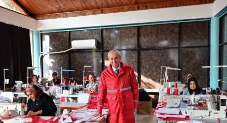 Kocagöz, kadın emeğiyle büyüyen Tekstil Atölyesi’ni ziyaret etti