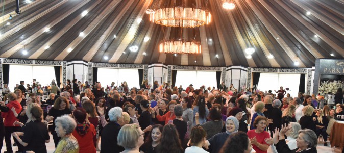 Kepez’den Tazelenme Üniversitesi öğrencilerine kadınlar matinesi