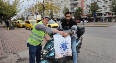 Kepez Belediyesi, Dokumapark’tan toplanan portakalları ilçe halkıyla paylaştı