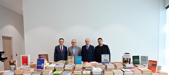 Prof. Dr. Fahrettin Tızlak’tan Antalya Kütüphanesi’ne 2000 kitaplık değerli bağış