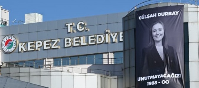 Kepez Belediyesi’nden Şehzadeler Belediye Başkanı Gülşah Durbay’a vefa