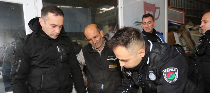 Kepez Zabıtası’ndan işgallere ve gıda ihlallerine taviz yok