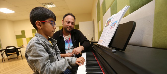 Mimar Sinan Akademi’de müzik, Kepez’de kuşakları buluşturuyor