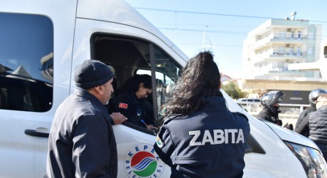 Kepez’de çifte denetim; seyyar satıcı ve dilencilere operasyon 