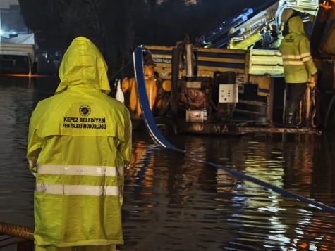 Kepez Belediyesi sağanak yağışlara karşı 7/24 teyakkuzda