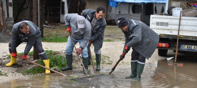 Kepez Belediyesi sağanak yağışlara karşı seferber oldu