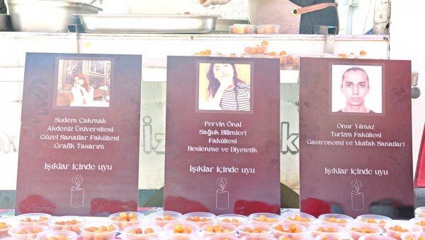 Kepez’den trafik kazasında hayatını kaybeden AÜ öğrencileri için lokma hayrı 