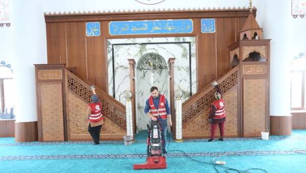 Kepez’de camiler Ramazan’a özenle hazırlandı 
