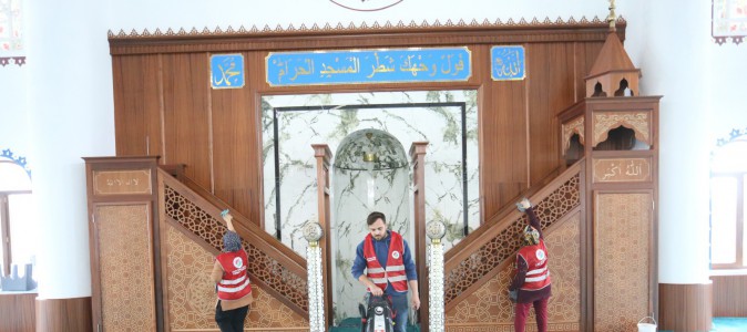 Kepez’de camiler Ramazan’a özenle hazırlandı