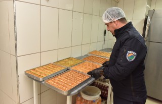 Kepez’de Ramazan öncesi tatlıcılara sıkı denetim