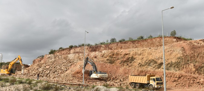 Kepez’den M. Fatin Gökmen Caddesi’nde heyelan riskine müdahale