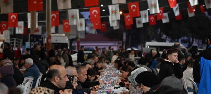 Kepez’de Ramazan bereketi: İftar sofraları kuruldu, lokmalar dağıtıldı