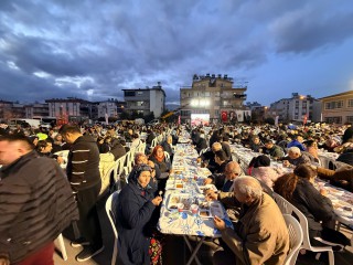 Kepez’in birlik ve beraberlik sofraları Karşıyaka’da