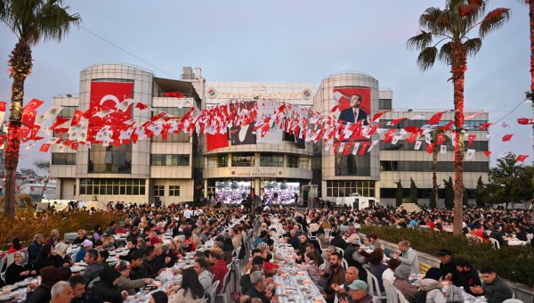 Kepez’den Kadir Gecesi’nde 5 bin kişilik birlik sofrası 