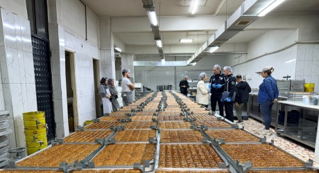 Kepez’de bayram öncesi tatlıcılara sıkı denetim