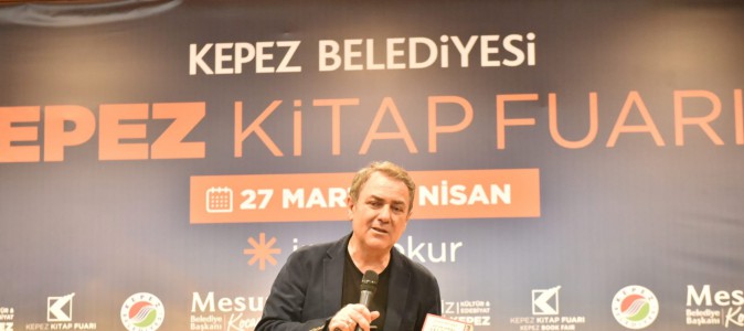 Tarihçi yazar Sinan Meydan, Kepez Kitap Fuarı’nda ‘Atatürk’ün Mirası Laik Cumhuriyet’i anlattı