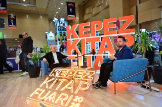 Kocagöz, Kepez Kitap Fuarı’nın yayın stüdyosu konuğu oldu