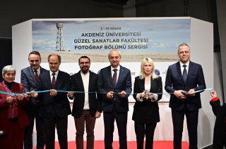 Kepez’de anlamlı sergi: AÜ. mezunu genç sanatçıların objektifinden hayat