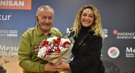 Şair Şükrü Erbaş, Kepez Kitap Fuarı’nda şiir üzerine konuştu