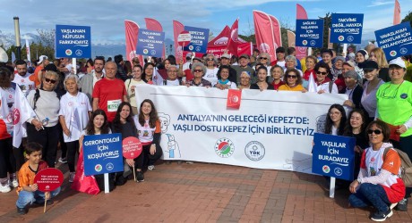 Kepez Gönüllüleri “Yaşlı Dostu Kepez” için koştu