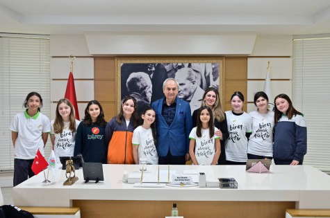 Kocagöz, öğrencilerin projelerini dinledi