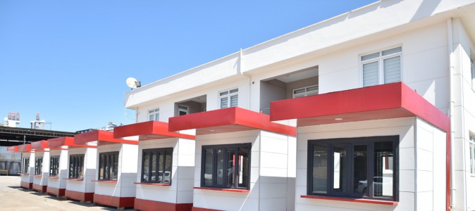 Kepez’e kırmızı-beyaz modern ekmek büfeleri